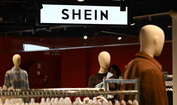 Шеин продолжает работать во Франции «под строгим надзором»