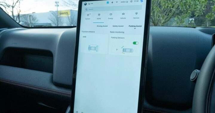 BYD рассказала, почему откажется от вращающихся экранов