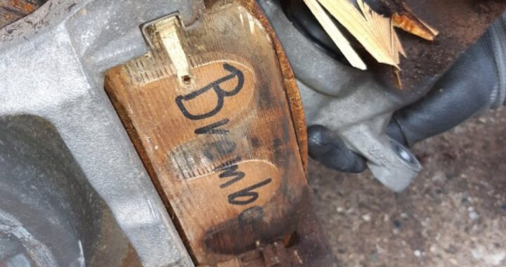 У выставленного на аукционе Mercedes GLE оказались тормоза из… дерева