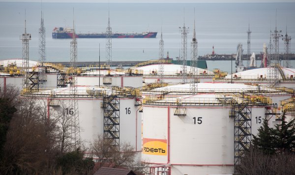 Российский нефтяной танкер загорелся при атаке беспилотника на черноморский порт