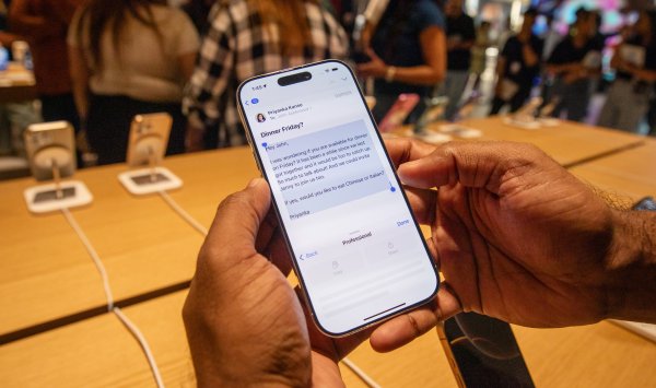 Apple близка к сделке на 1 миллиард долларов в год по использованию искусственного интеллекта Google для Siri