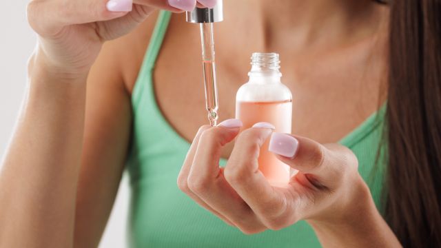 Как ухаживать за кутикулой ногтей?