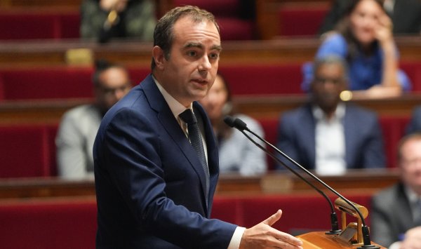 Французские социалисты дают Лекорню больше времени для реагирования на бюджетные требования