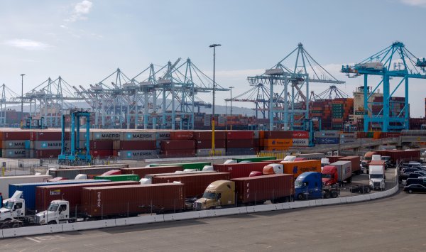 Киберхакеры и мафиозные сети крадут грузы по глобальной многомиллиардной схеме