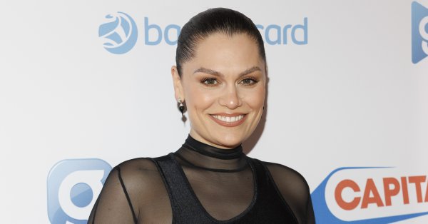 Мужество, вдохновение и сильный дух – Джесси Джей впервые появляется после операции и эмоционально обнимает Кейт Миддлтон.