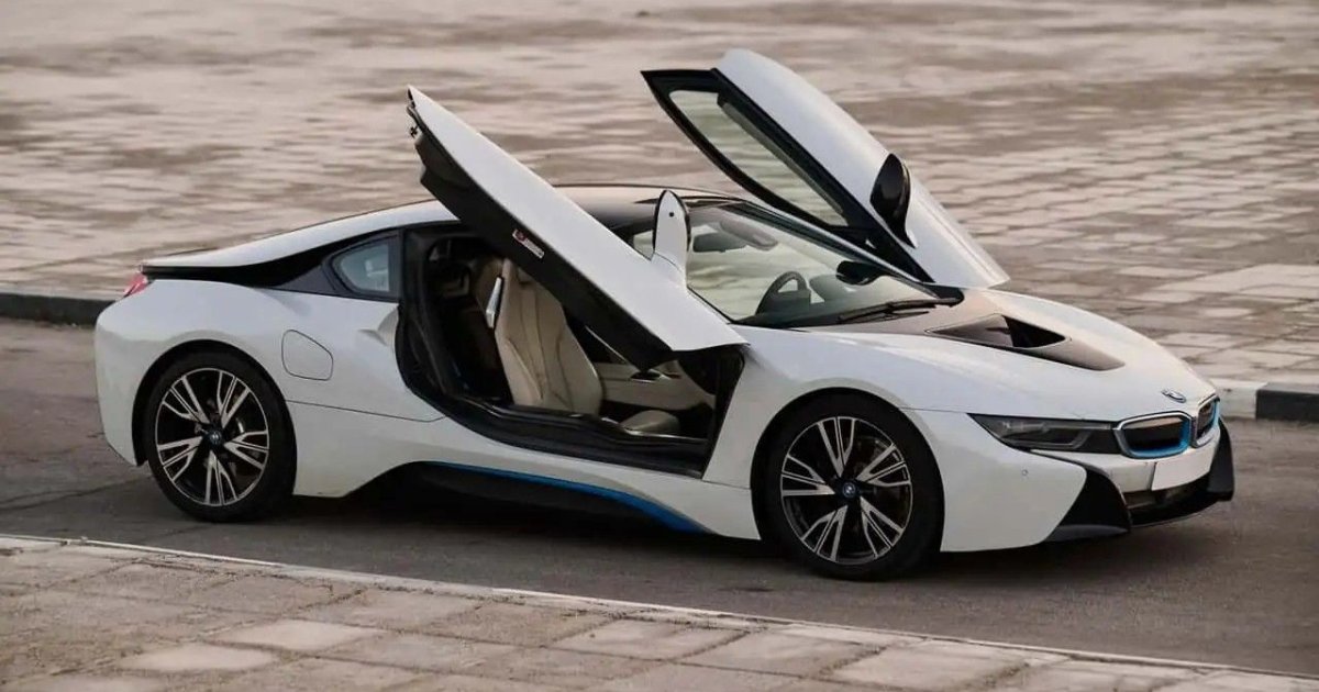 BMW i8, принадлежавший Марадоне, выставлен на аукцион