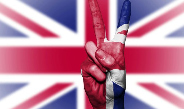 Британским политикам следует быть осторожными с «расовой картой»