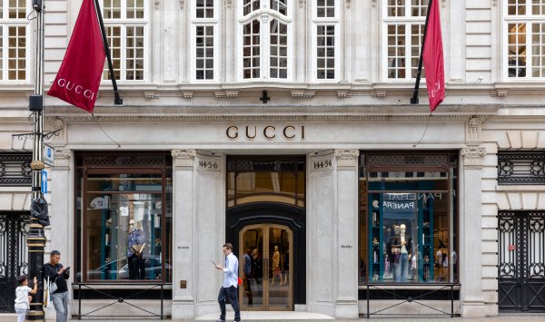 Balmain с новым креативным директором Capri Holdings сообщает о неожиданных убытках