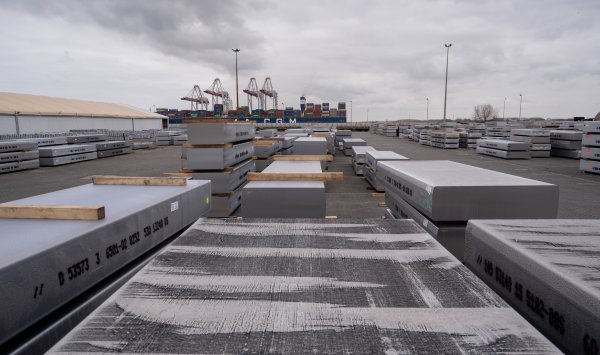 Европа оценивает последствия года торгового хаоса Трампа