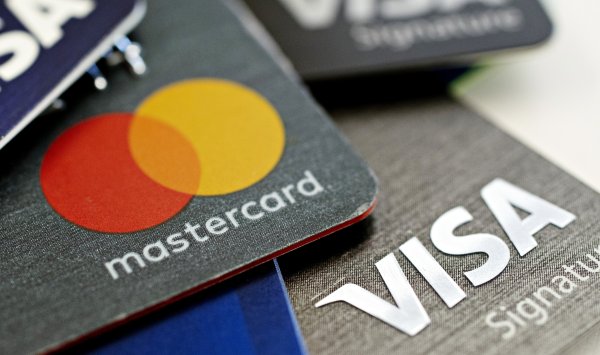 Visa и Mastercard снижают комиссии: новое антимонопольное соглашение на 200 миллиардов долларов