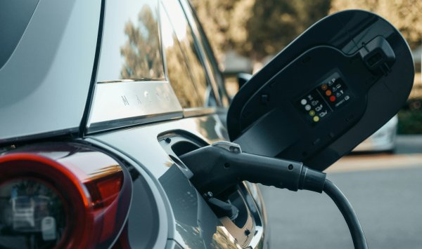 Дешевле, с большей дальностью действия и сменной батареей: патент на электромобили TU-Sofia