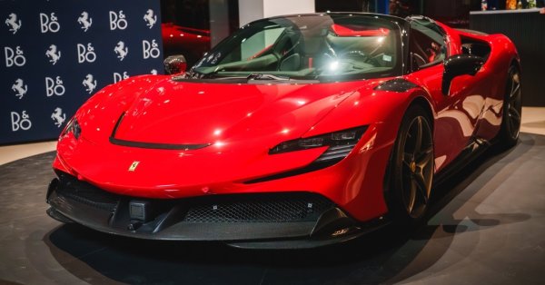 Ночь Феррари: Впервые в Болгарии Bang & Olufsen представила новую серию, вдохновленную Ferrari.