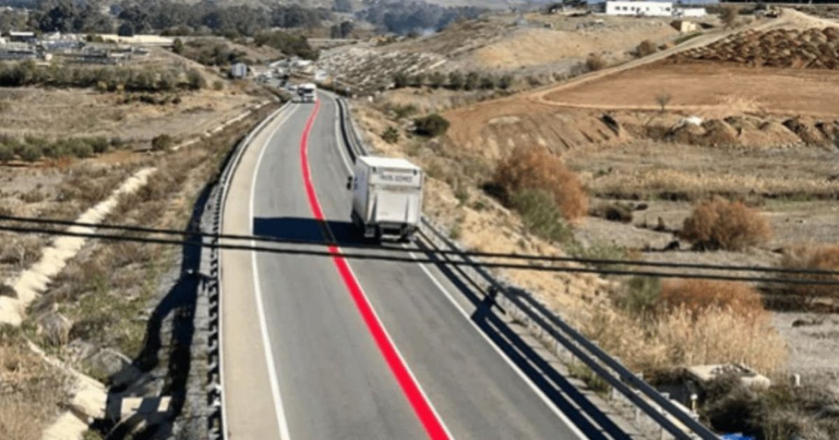 Красная разделительная линия снижает количество аварий