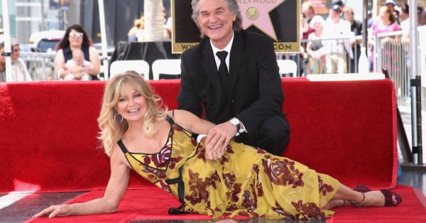 Голди Хоун в 80 лет – как икона кино бросает вызов старению своими юными чертами лица и потрясающей фигурой