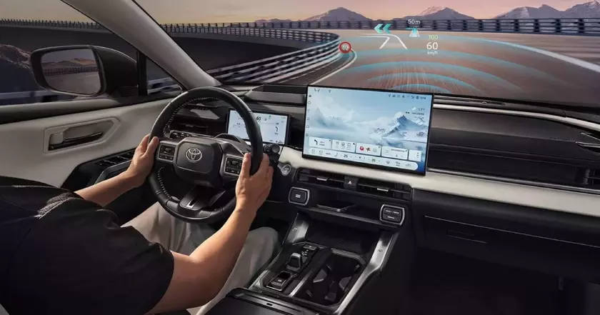 Две версии Toyota RAV4 для Китая получили более крупные дисплеи