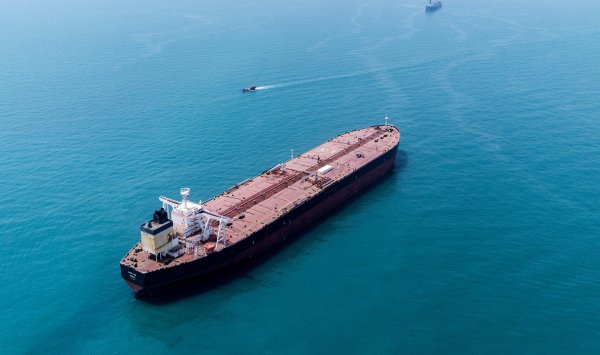 Накопление миллиарда баррелей нефти в море демонстрирует эффект санкций