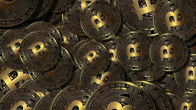 Инвесторы вывели из криптофондов почти $5 млрд, Bloomberg прогнозирует падение BTC: что нового — Минфин