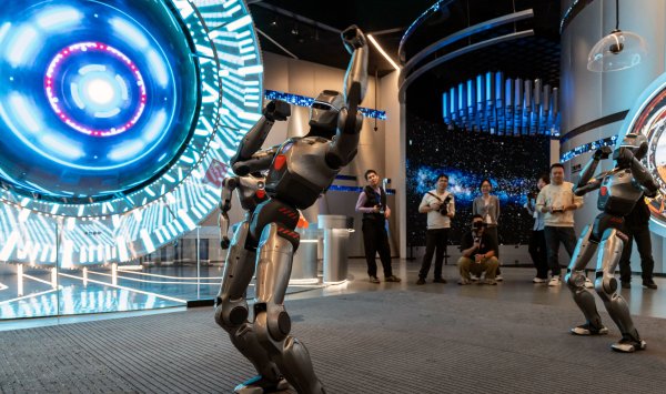 Ю. Чуклев: Пузырь лопнет с роботами-гуманоидами, а не с ИИ