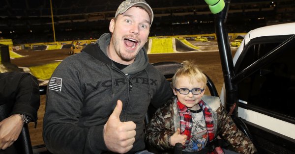 Счастливый папа – Крис Пратт поделился семейной фотографией со своими четырьмя детьми