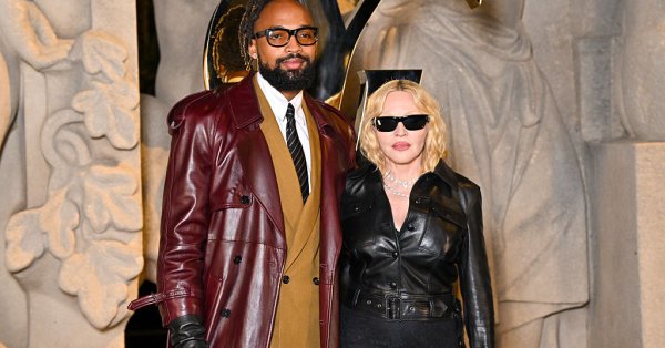 67-летняя Мадонна поделилась селфи без макияжа в честь Хануки.