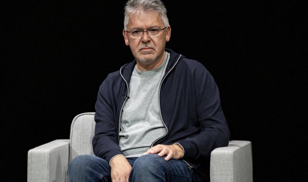 Руководитель Apple по искусственному интеллекту уходит после бурной работы