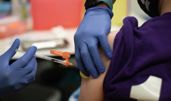 Новые правила в отношении вакцин в США беспокоят бывших руководителей регуляторов