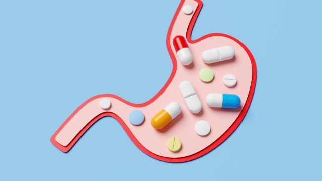 Переедание, изжога и лекарства от желудка: когда ингибиторы протонной помпы маскируют реальную проблему?