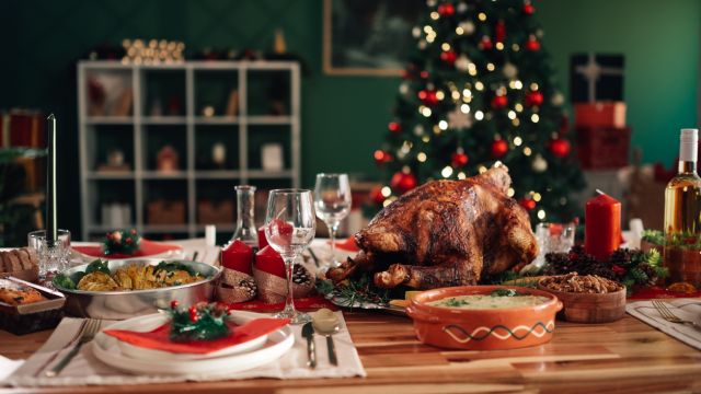 Какие продукты насыщают за праздничным столом, не добавляя при этом лишних калорий?