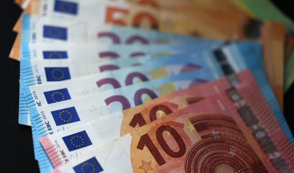 Европейцы держат в банках в 3 раза больше своих денег, чем американцы