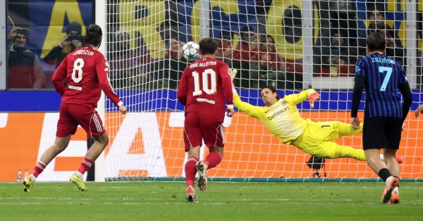 Миланист Собослай: У меня дома есть фотография бабушки с Мальдини