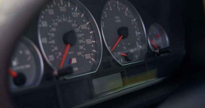 Сколько BMW имеют большой пробег?