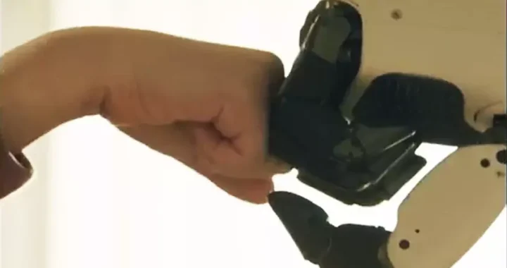 LG представит робота-помощника CLOiD с высокотехнологичными руками на выставке CES 2026