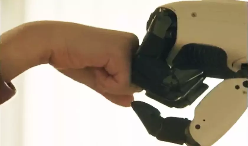 LG представит робота-помощника CLOiD с высокотехнологичными руками на выставке CES 2026