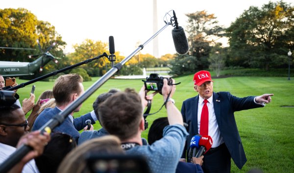 Трамп теряет ядро избирателей, а в США набирает силу «голубая волна»