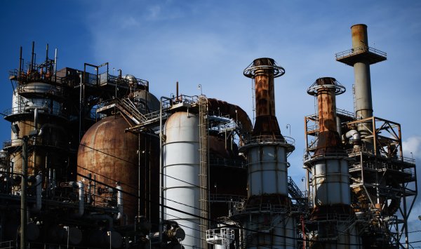 Нефть стабилизировалась на фоне продолжающейся блокады Венесуэлы