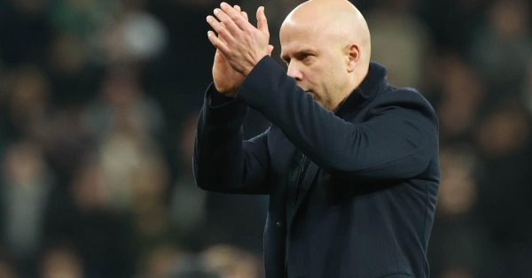 Слот похвалил звездочку Ливерпуля и... пригрозил ему