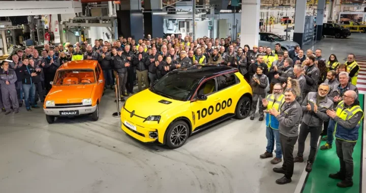 Renault выпустила 100-тысячный электромобиль R5 на заводе во Франции