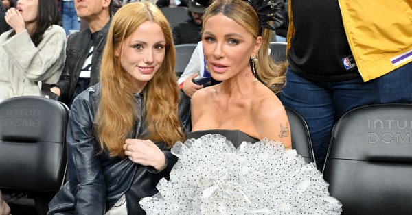 52-летняя Кейт Бекинсейл появилась на игре со своей дочерью Лили, извинившись перед ней «за все»