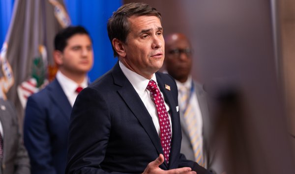 Прокурор: правильно вытащить фотографию Трампа из файлов Эпштейна