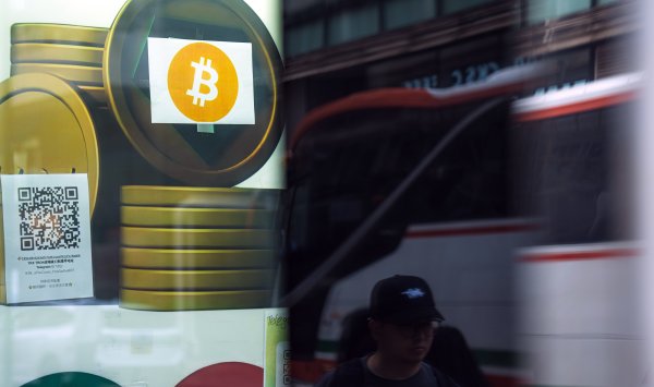 Биткойн упал ниже $90 000 после снижения ставки ФРС