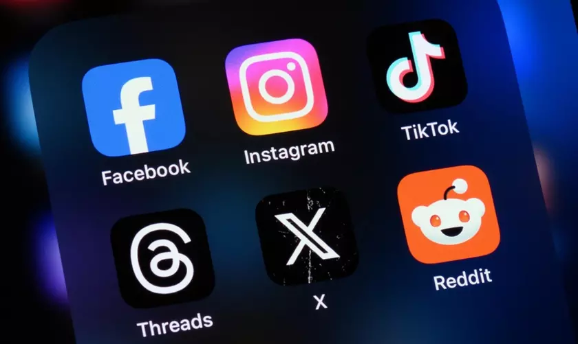 Штат Нью-Йорк требует от TikTok, Instagram и других соцсетей предупреждать об их потенциальном вреде для психического здоровья пользователей