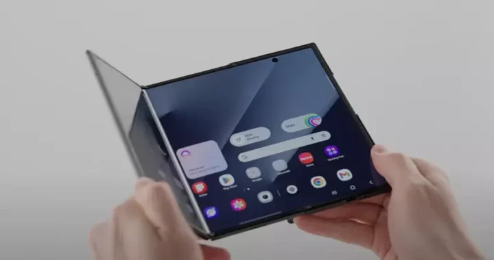 Samsung опубликовала видео распаковки Galaxy Z TriFold