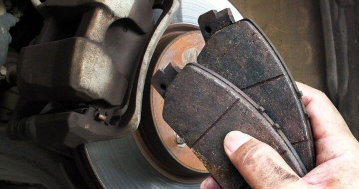 Керамические или полуметаллические: какие тормозные колодки лучше?