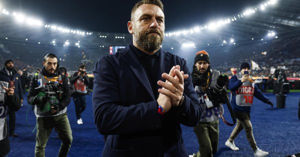 Де Росси поклонился перед «Южной трибуной»