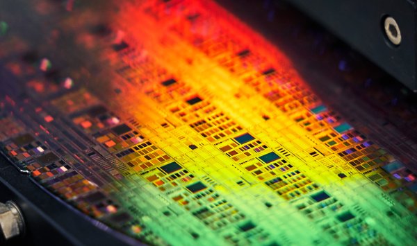 Беспрецедентный рост акций ИИ в Индии на 55 000% вызывает опасения по поводу пузыря