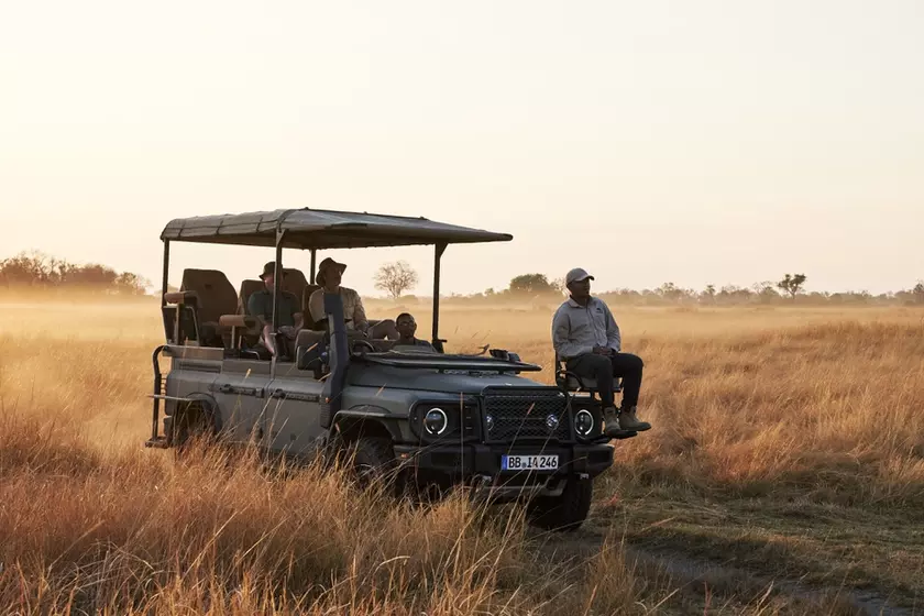 Ineos представила Grenadier Game Viewer, внедорожник в стиле сафари с мягким верхом