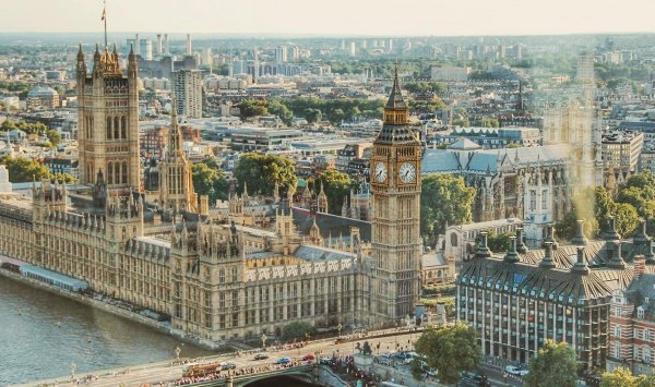 Британию преследуют Франция, Америка и крошечный Маврикий