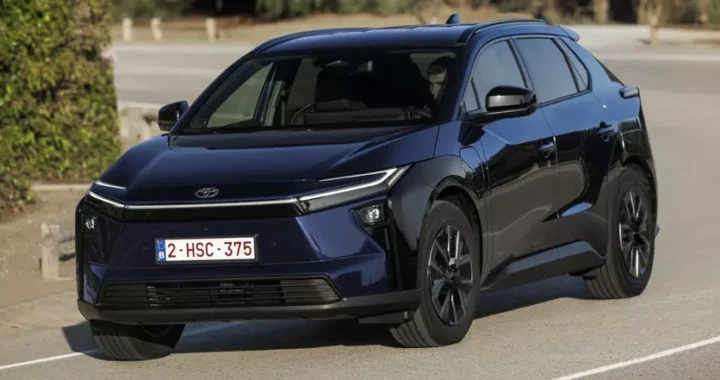 Увеличенный запас хода и ускоренная зарядка: Toyota представила обновленный bZ4X для Европы