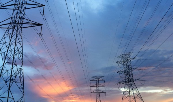 Слабая связь, структура энергетики и квазилиберализация делают электроэнергию в нашей стране более дорогой.