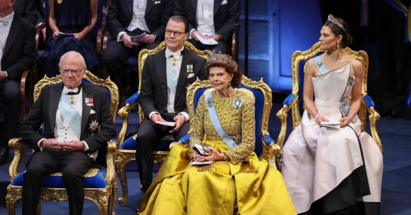 Королевское Рождество в Швеции – королева Сильвия открыла праздничный сезон со своими девятью внуками